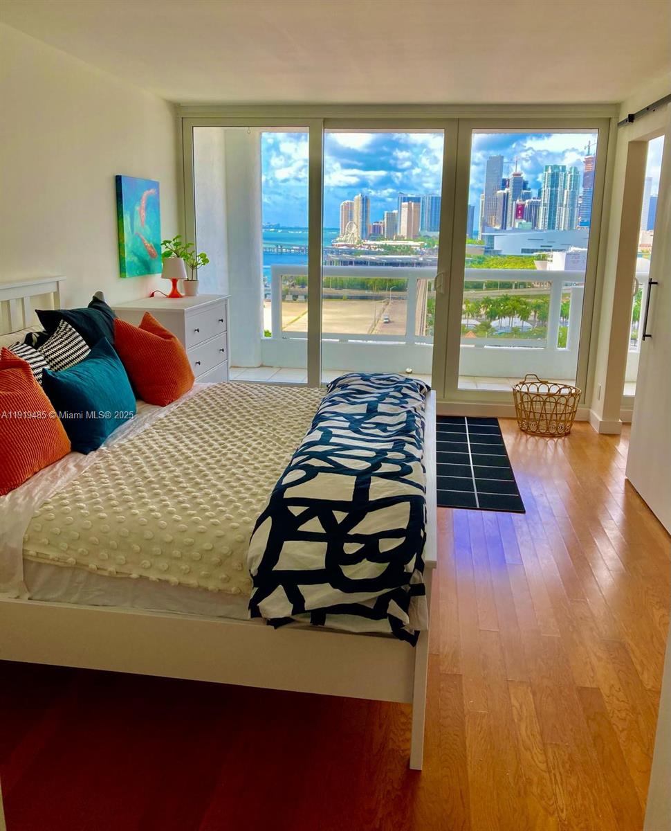 VENETIA CONDO - Residential