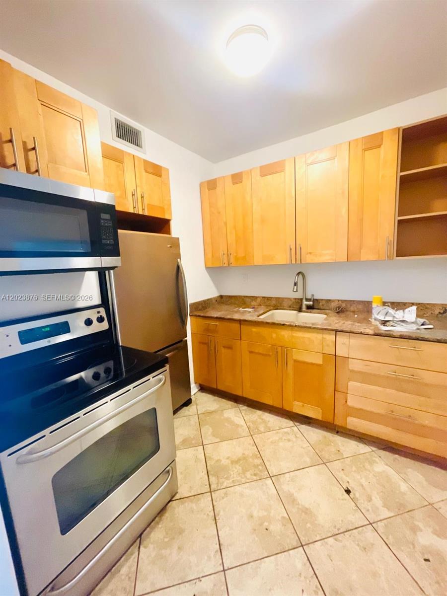 ENGLEWOOD NORTH - Residential Lease