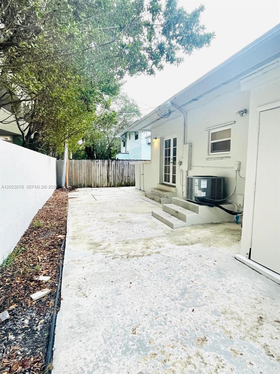 ENGLEWOOD NORTH - Residential Lease