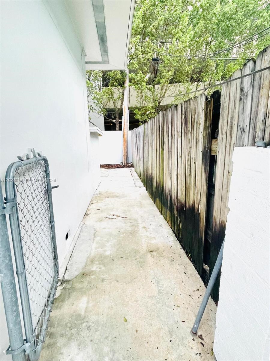 ENGLEWOOD NORTH - Residential Lease