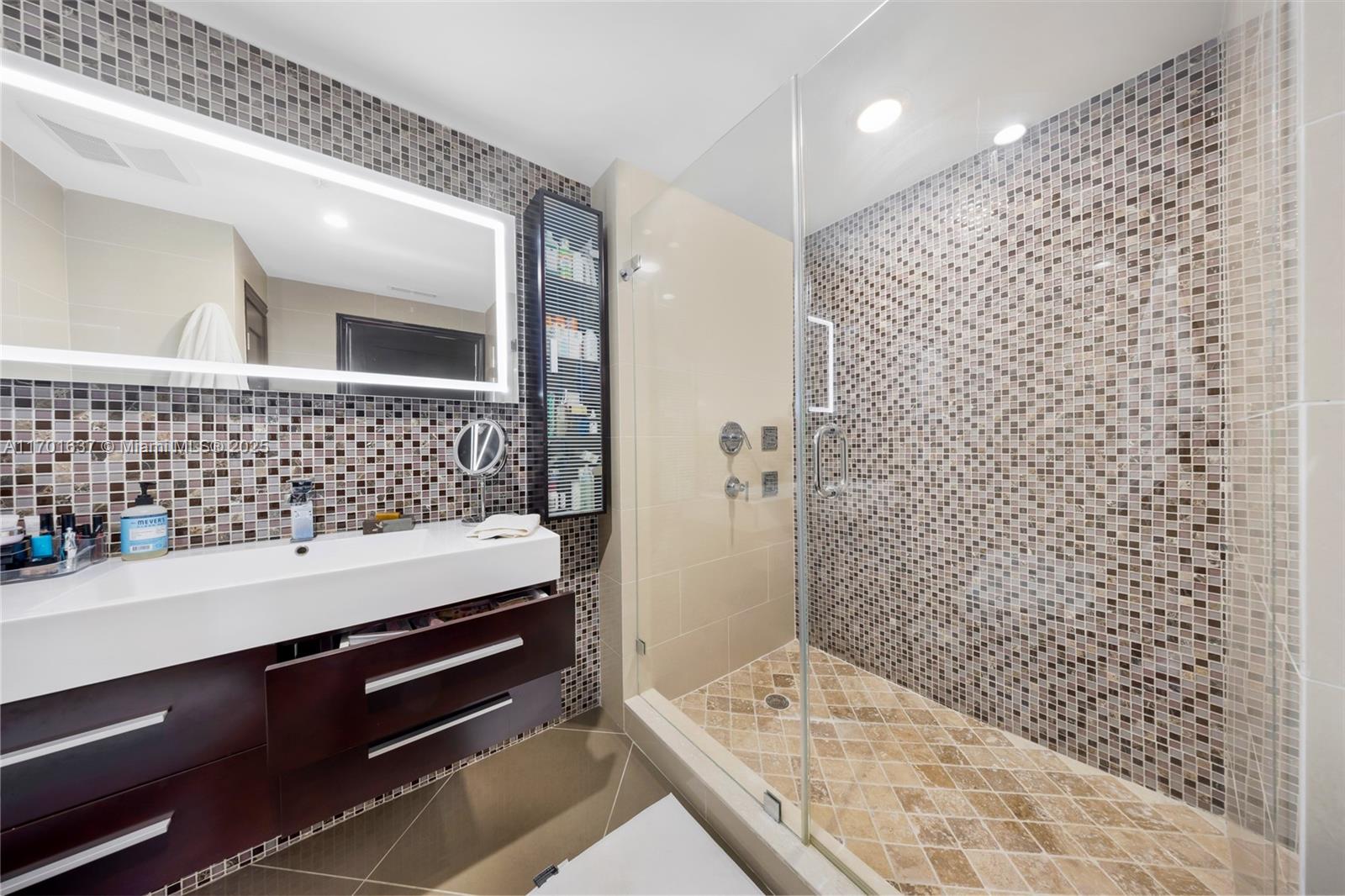 THE MARK ON BRICKELL COND - Residential