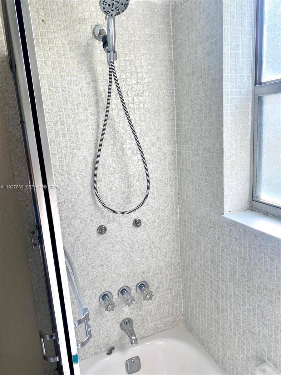 COURTYARDS OF BROWARD CON - Residential Lease