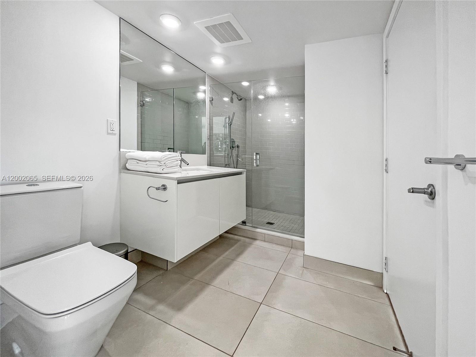 BAY HARBOR CLUB CONDO - Residential Lease