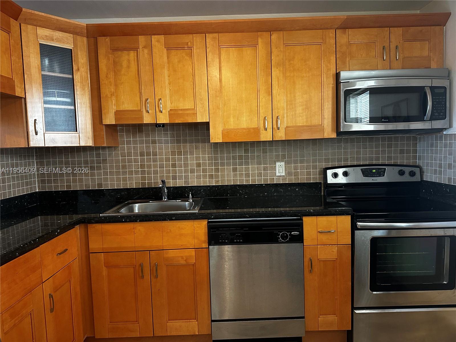 FOURTH GULFSTREAM GARDEN - Residential