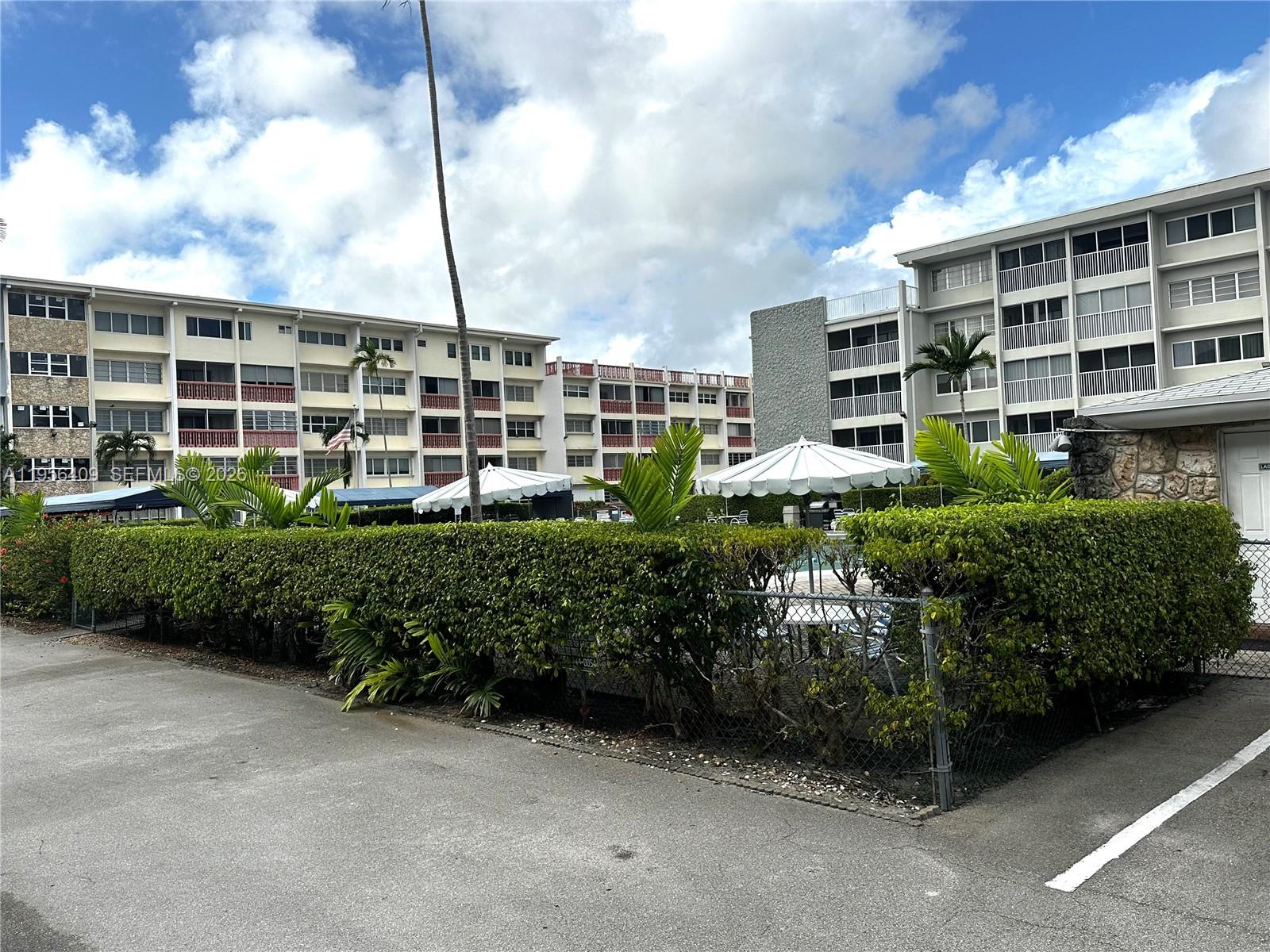 FOURTH GULFSTREAM GARDEN - Residential