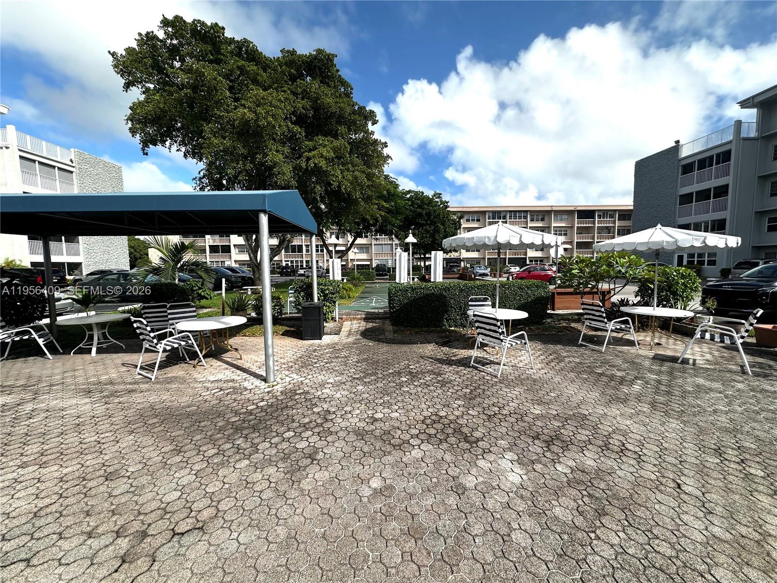 FOURTH GULFSTREAM GARDEN - Residential