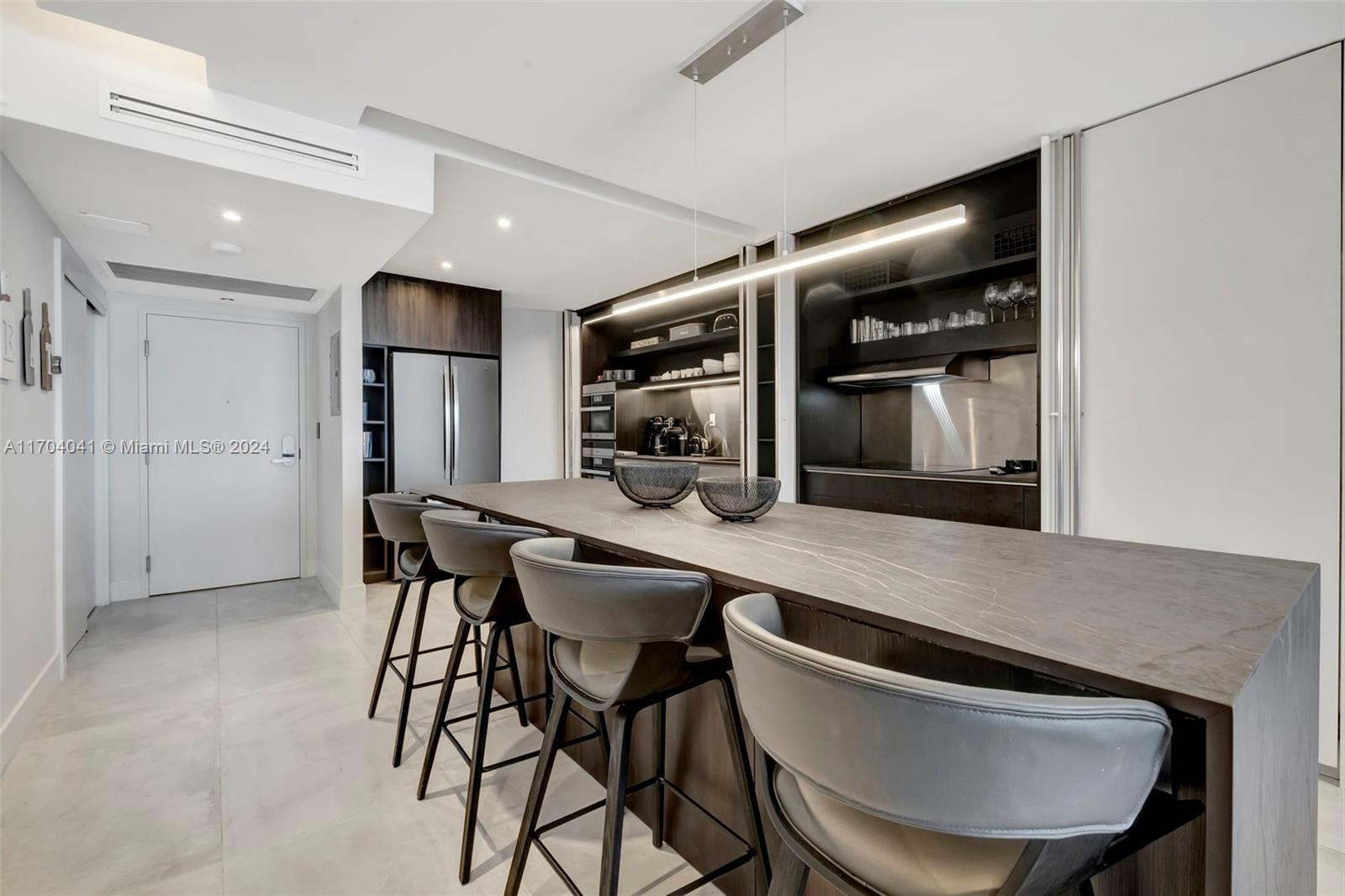 2301 Collins Ave 634/635