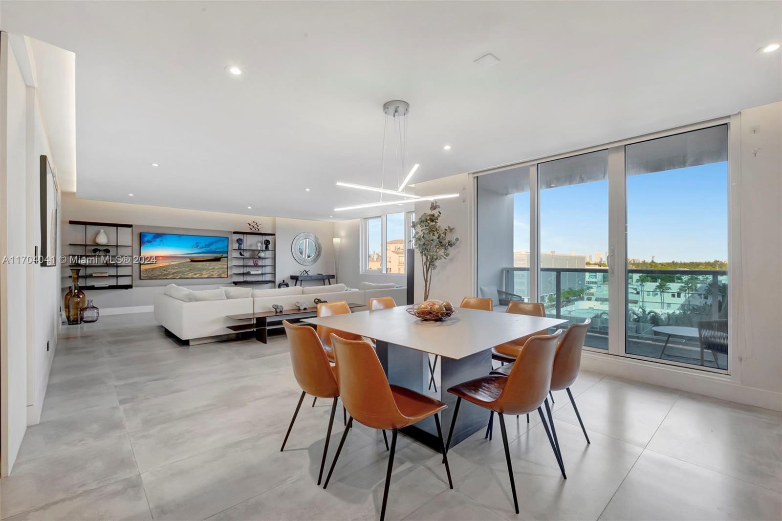 2301 Collins Ave 634/635