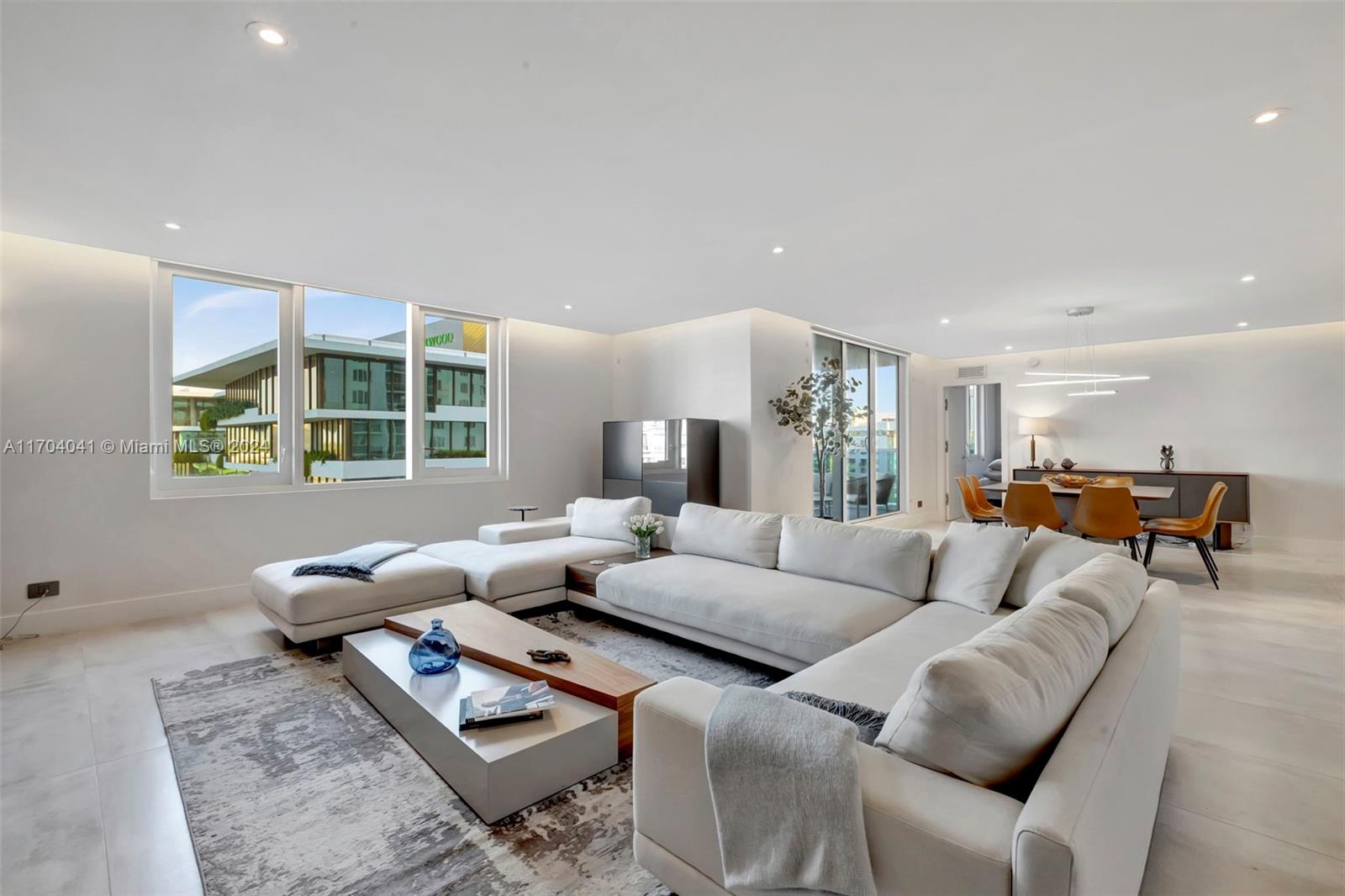 2301 Collins Ave 634/635
