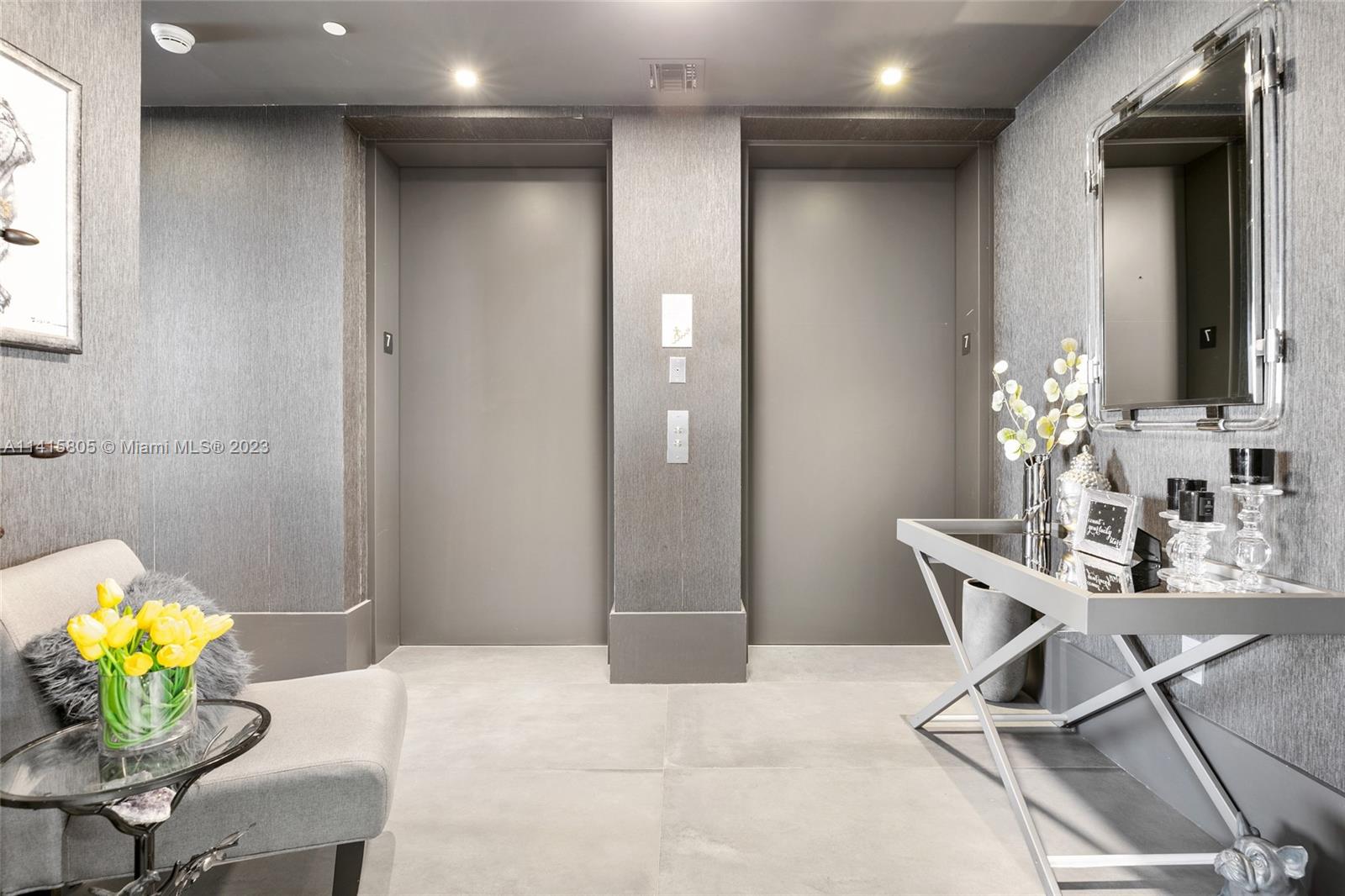 PRIVE CONDO - Residential