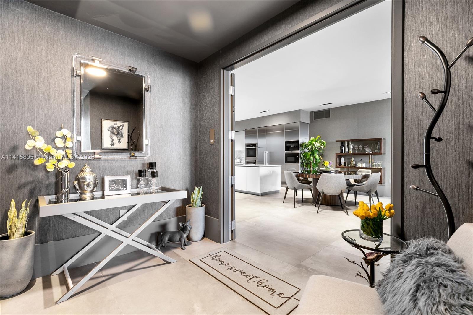 PRIVE CONDO - Residential