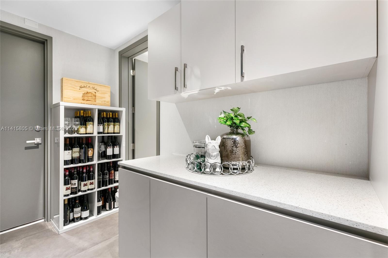 PRIVE CONDO - Residential