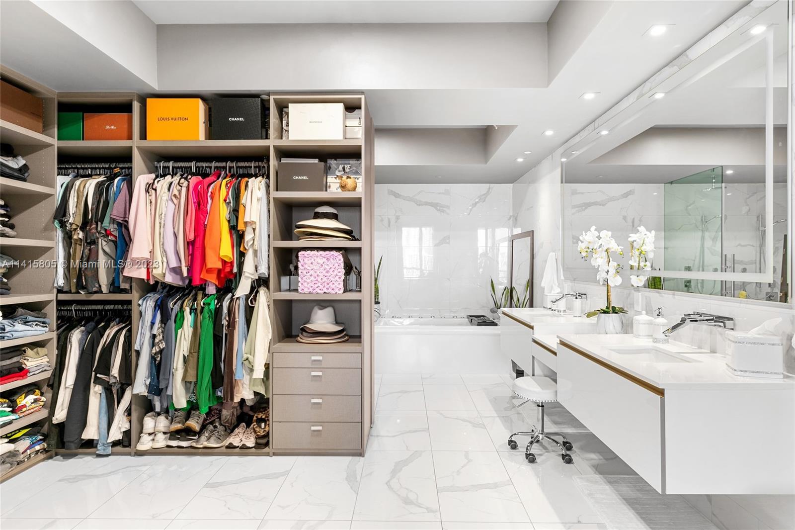 PRIVE CONDO - Residential