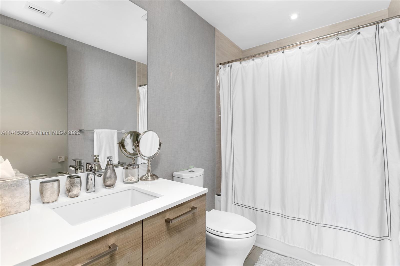 PRIVE CONDO - Residential