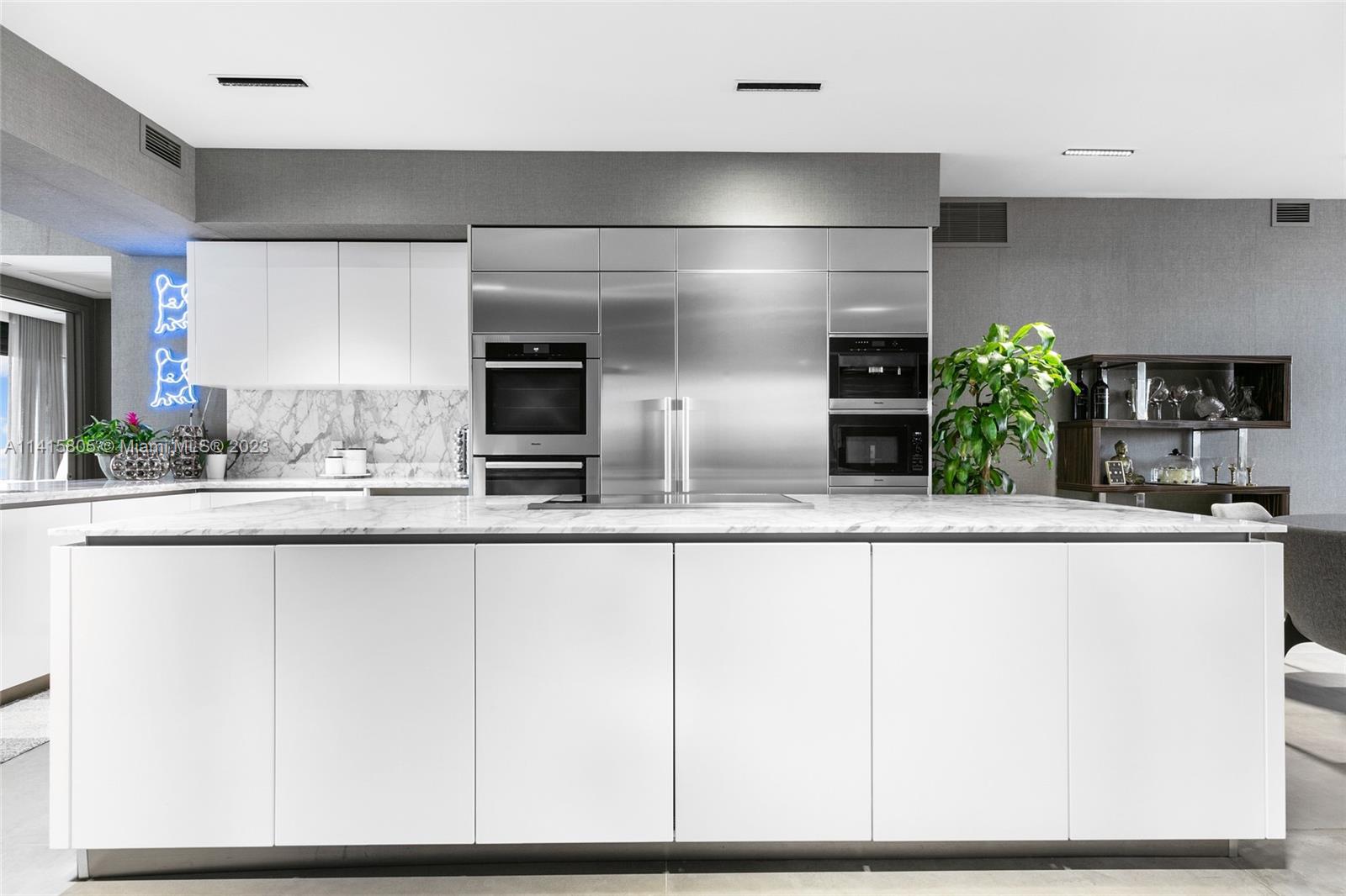 PRIVE CONDO - Residential