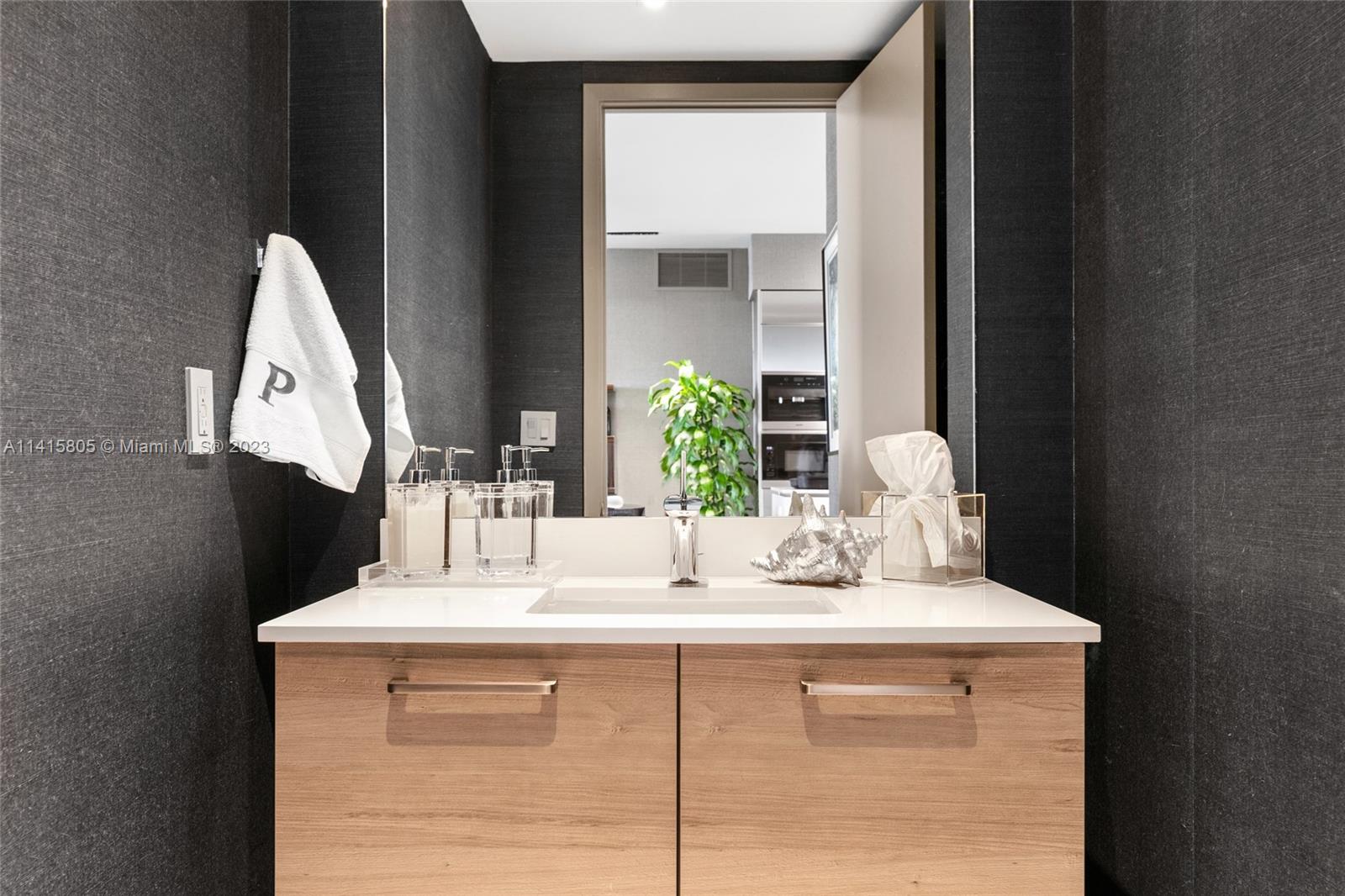 PRIVE CONDO - Residential