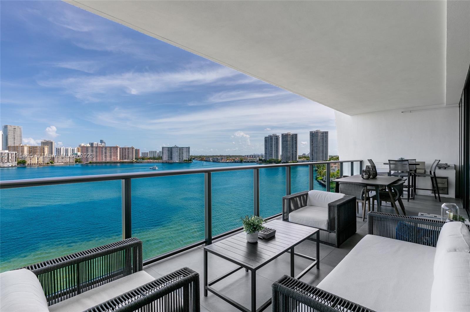 PRIVE CONDO - Residential
