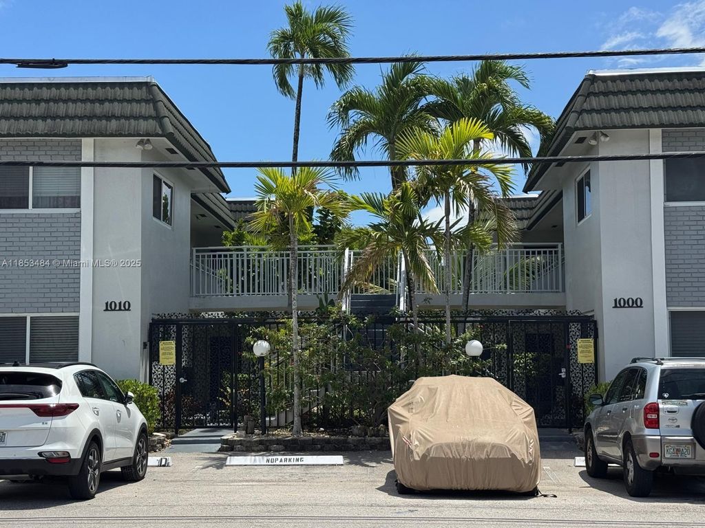 Photo of 1000 SE 15th St #203, Fort Lauderdale, FL 33316 (MLS # A11853484)