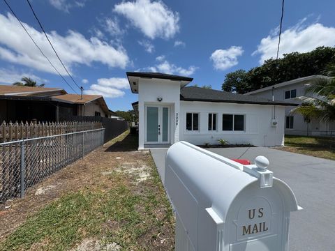 3039 NW 51st Ter Miami FL 33142