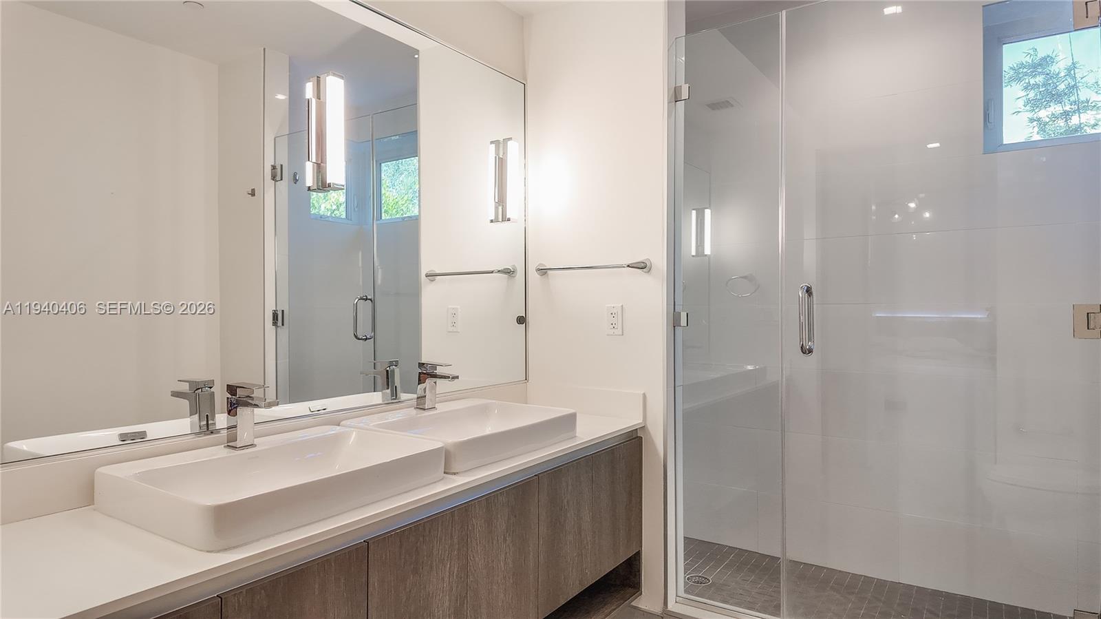 ONE BAY CONDO - Residential Lease