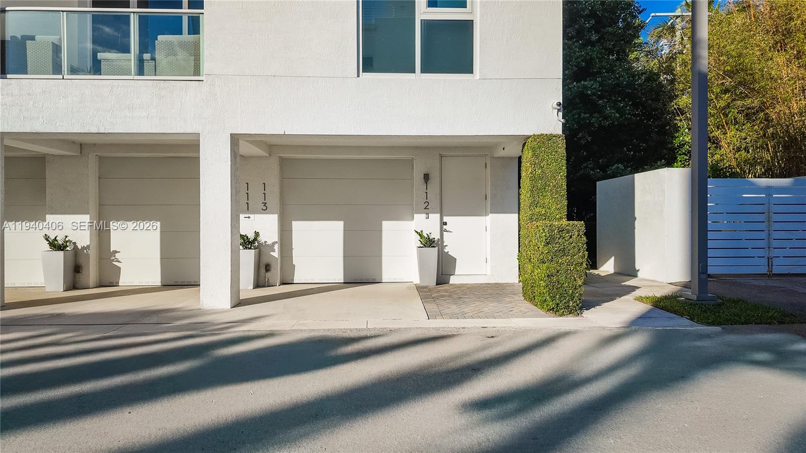 ONE BAY CONDO - Residential Lease