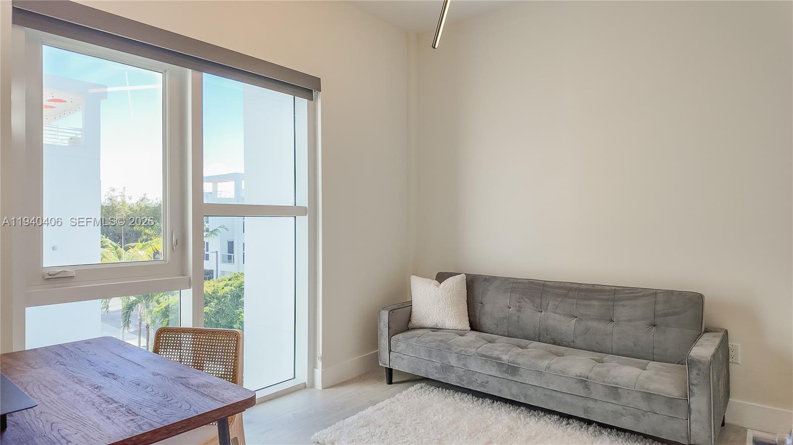 ONE BAY CONDO - Residential Lease