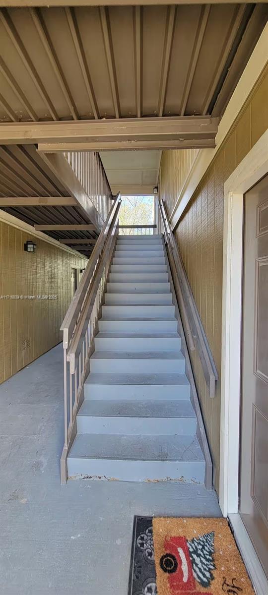 STONE CREEK POINTE A CONDO - Residential