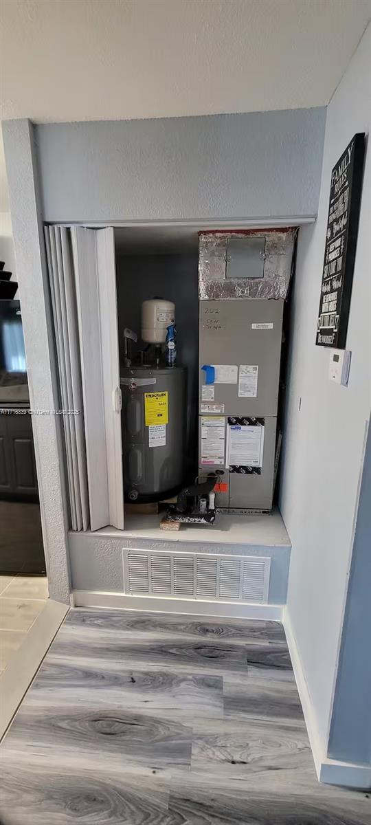 STONE CREEK POINTE A CONDO - Residential