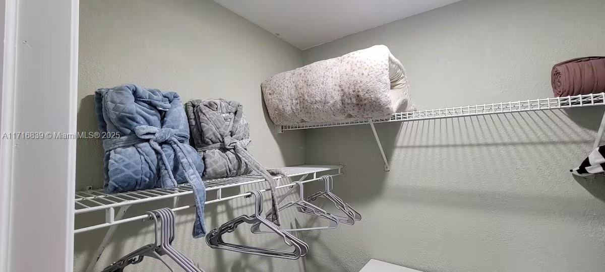 STONE CREEK POINTE A CONDO - Residential