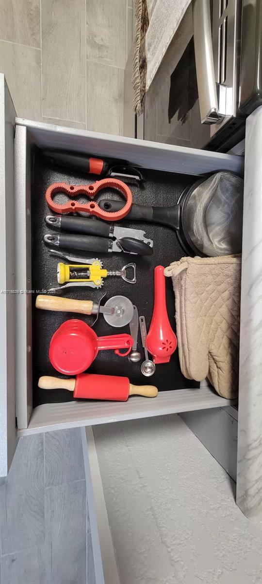 STONE CREEK POINTE A CONDO - Residential