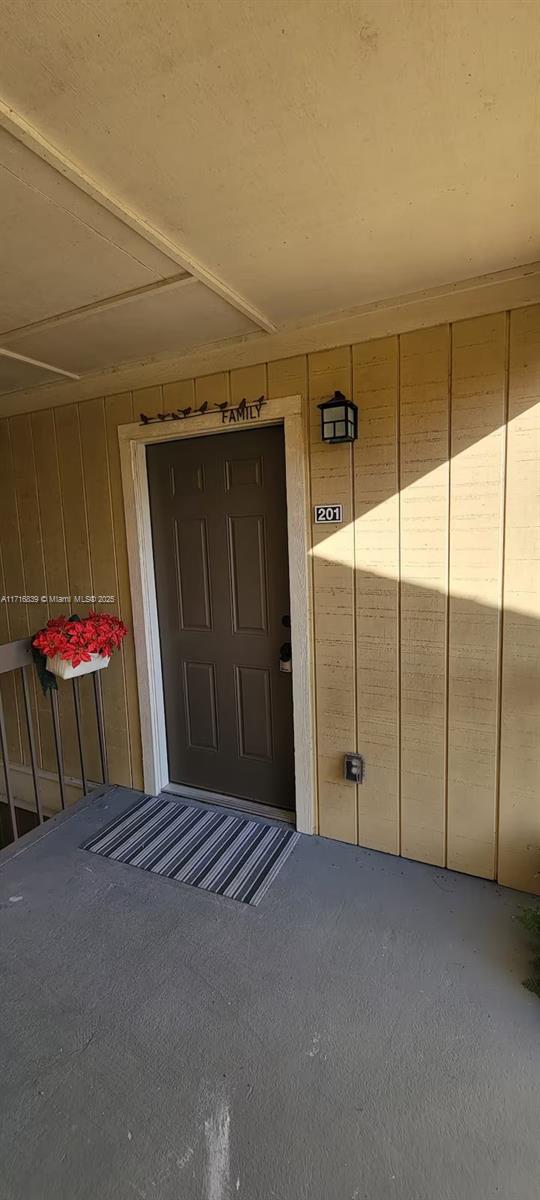 STONE CREEK POINTE A CONDO - Residential