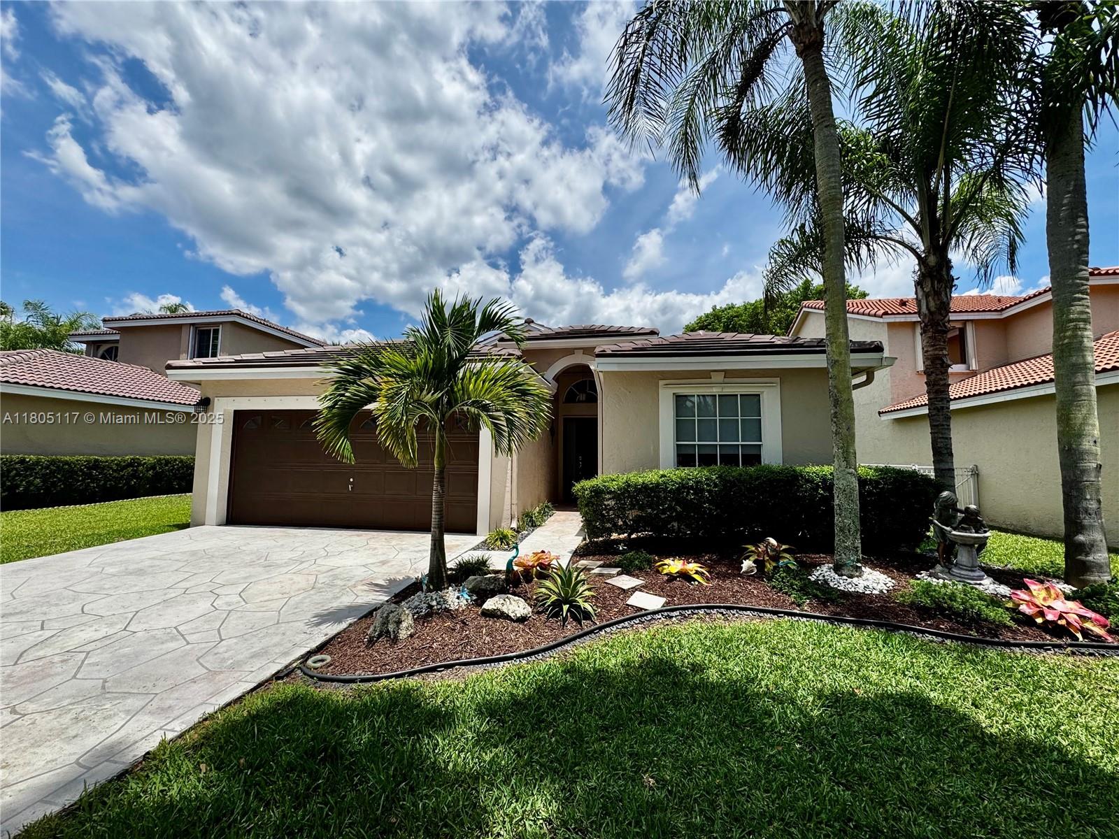 921 Sw 176th Ave, Pembroke Pines, Miami-Dade County, Florida - 4 Bedrooms  
3 Bathrooms - 