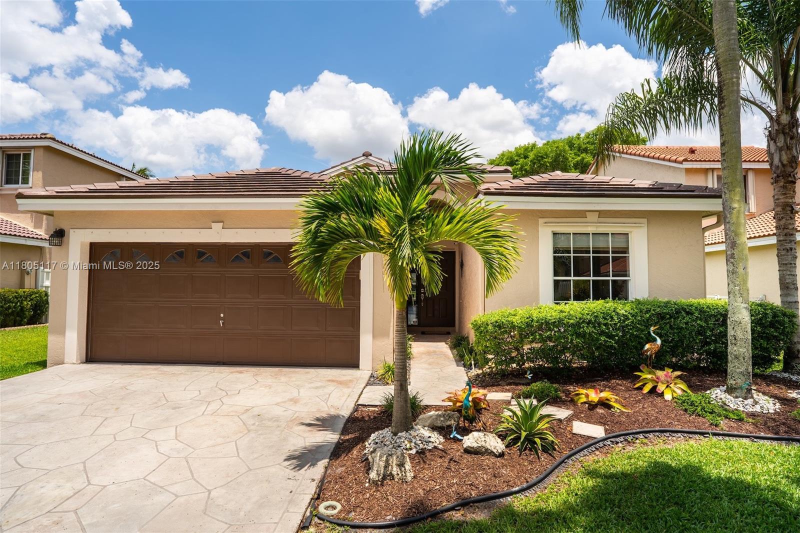 921 Sw 176th Ave, Pembroke Pines, Miami-Dade County, Florida - 4 Bedrooms  
3 Bathrooms - 