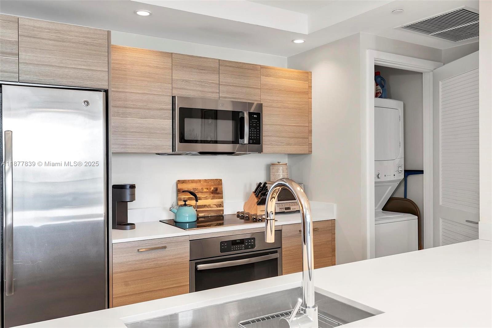 3401 MIDTOWN CONDO - Residential Lease