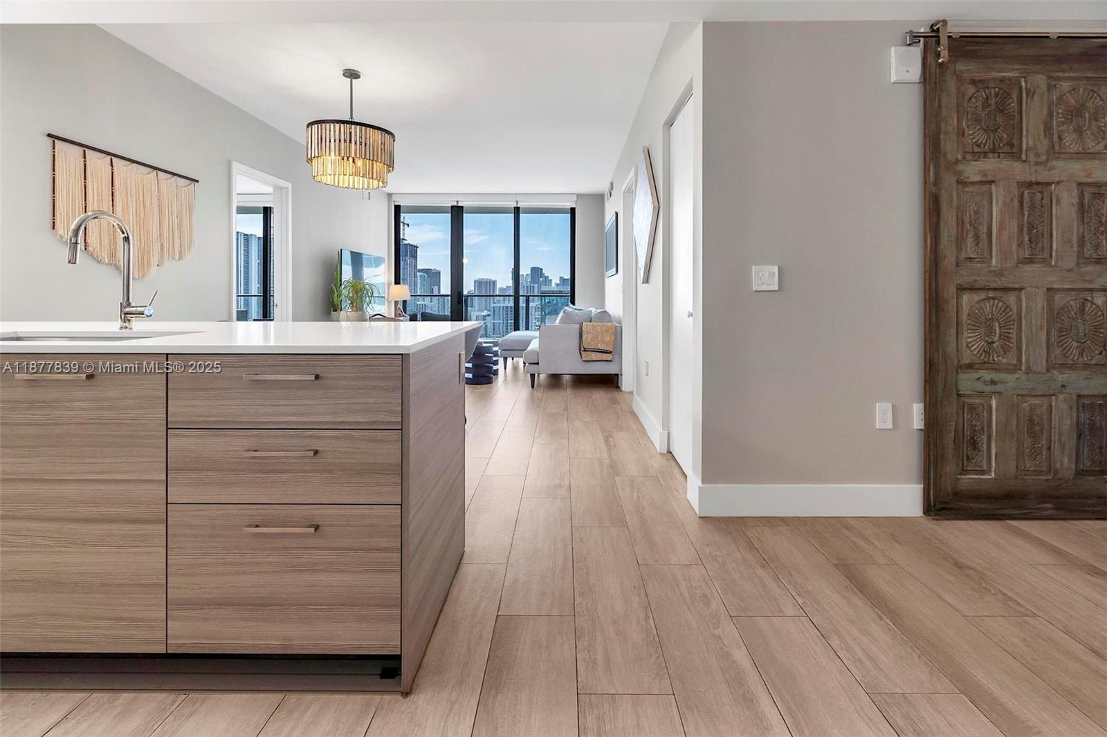 121 NE 34th St 2502