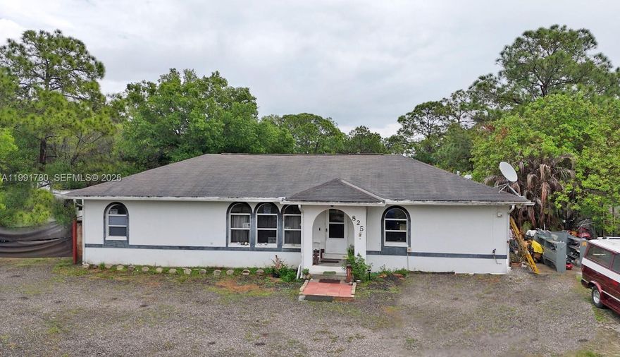Located in Clewiston, FL, this property represents an excellent opportunity for both investors and buyers looking for a place to call home. The residence features an open-concept living and dining area—bathed in abundant natural light—along with a functional kitchen layout and laminate flooring throughout the main living spaces. Stepping outside, you will find a generously sized yard, 1.3-Acres with ample space to enjoy outdoor living, gardening, or future home improvements. The interior layout offers the flexibility needed to customize the space and adapt it to your own personal style. Conveniently located within an easy drive of Miami, this location offers great connectivity without sacrificing a quieter, more relaxed environment. Furthermore, it is situated close to local schools, shopping areas, and essential daily amenities, making it a practical choice—whether as a primary residence or an investment property.