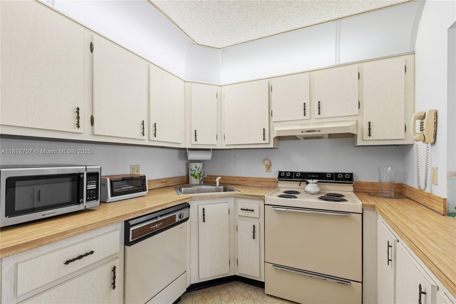 PINE RIDGE III CONDO - Residential