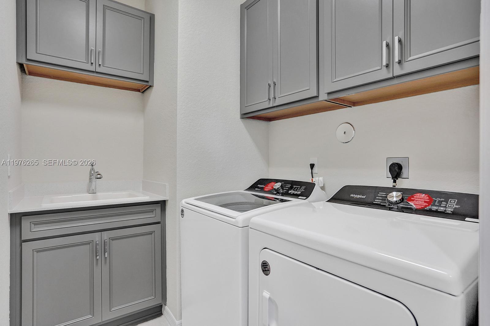 OAK TREE PROPERTY REDEVEL - Residential Lease