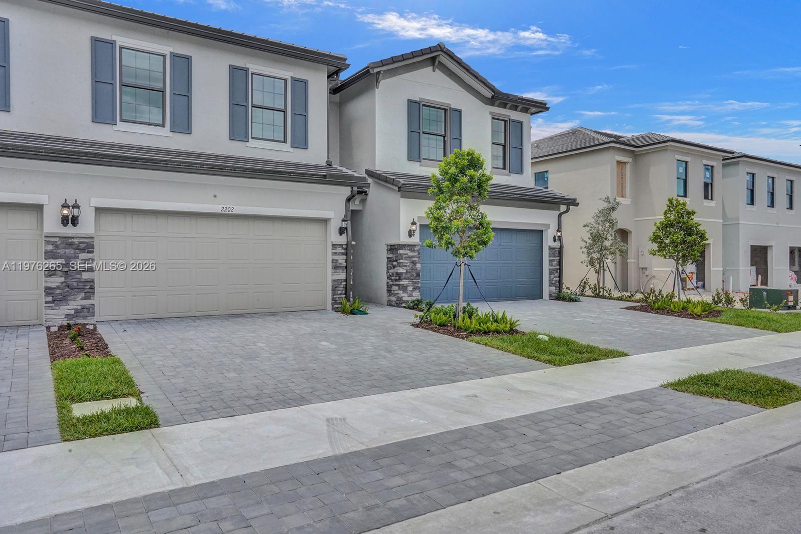 OAK TREE PROPERTY REDEVEL - Residential Lease