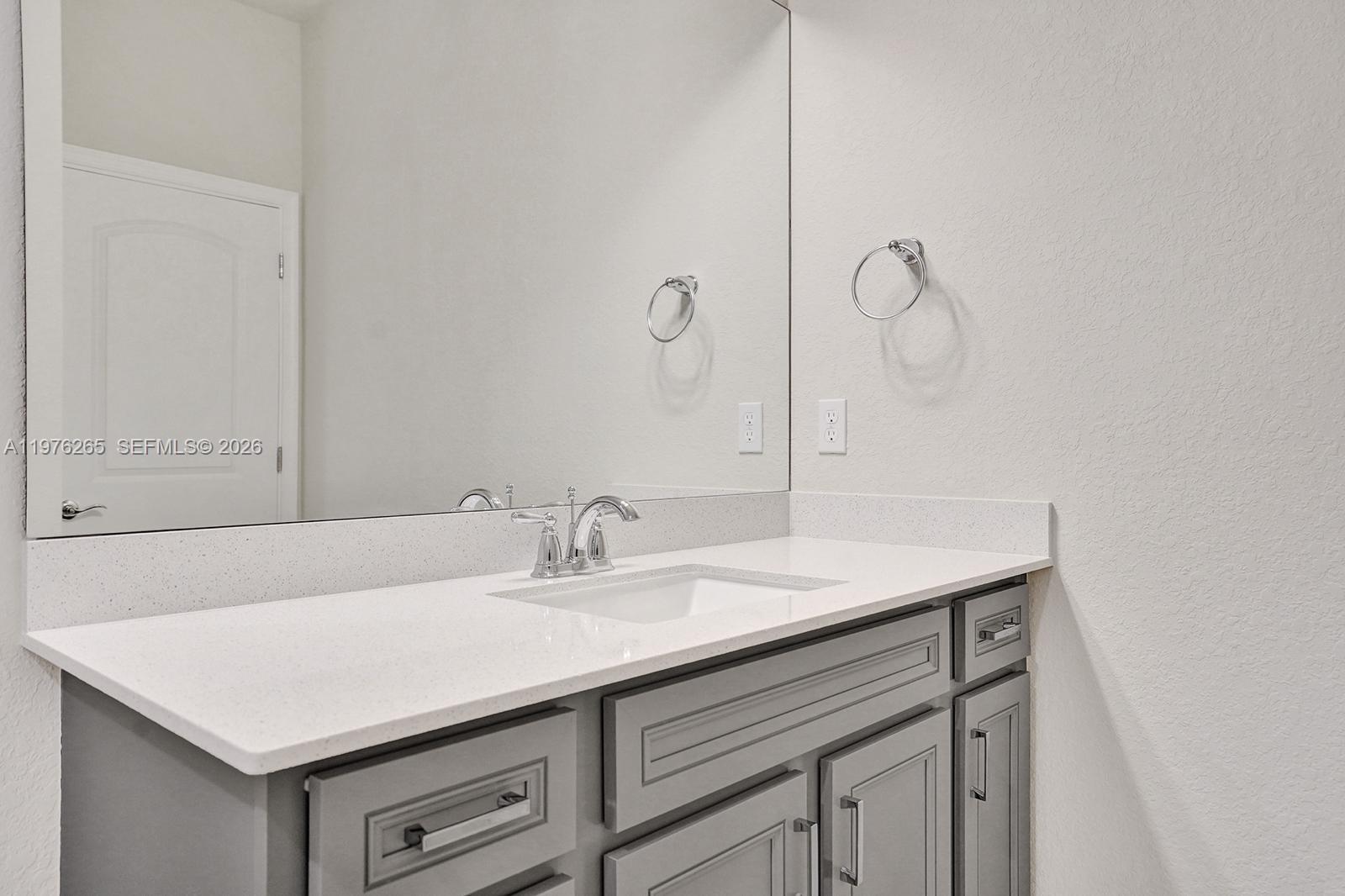 OAK TREE PROPERTY REDEVEL - Residential Lease