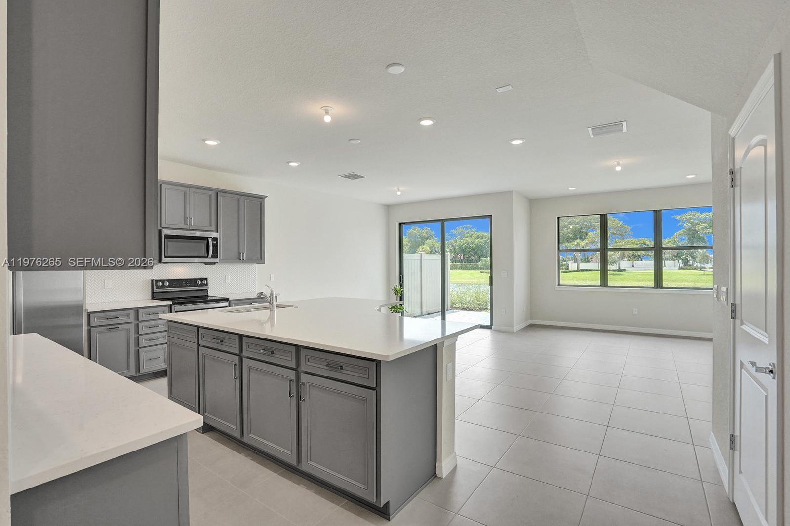 OAK TREE PROPERTY REDEVEL - Residential Lease