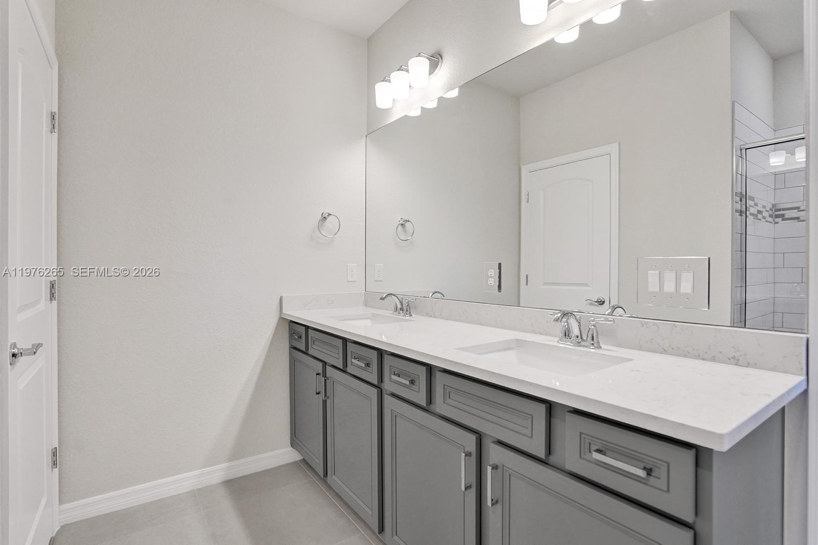 OAK TREE PROPERTY REDEVEL - Residential Lease