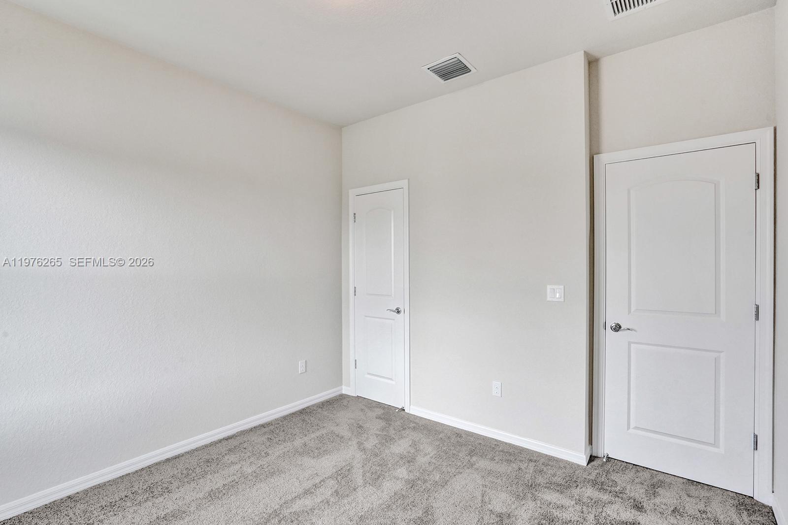 OAK TREE PROPERTY REDEVEL - Residential Lease