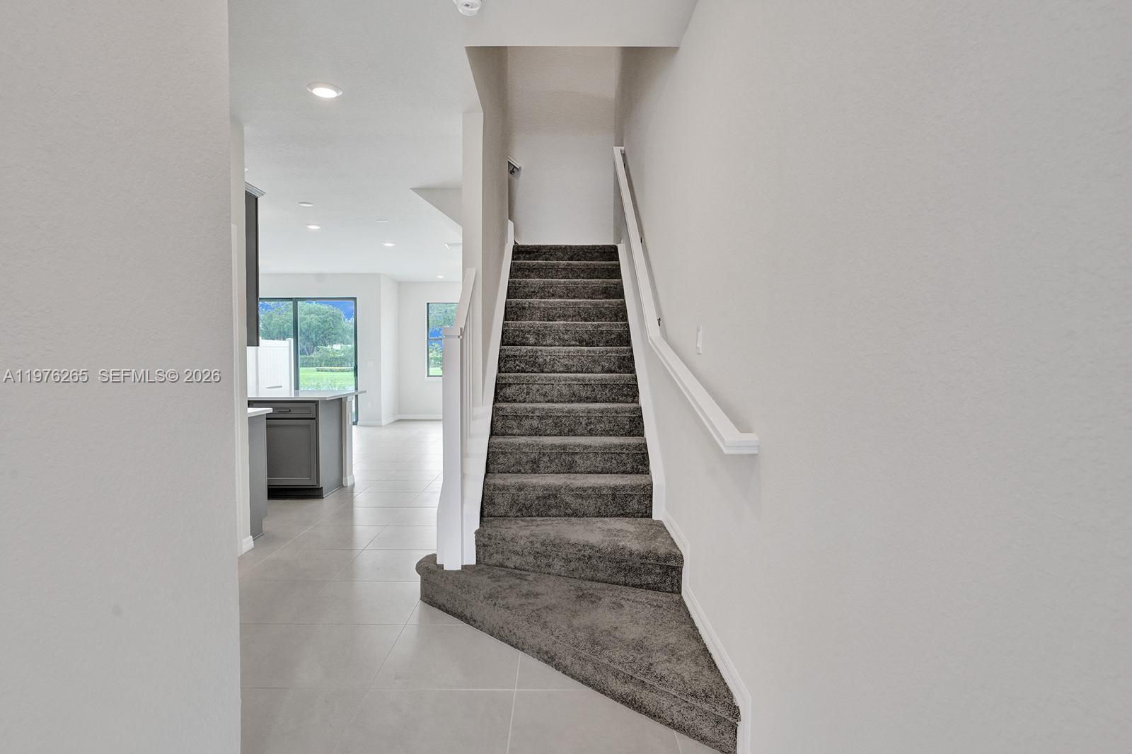 OAK TREE PROPERTY REDEVEL - Residential Lease