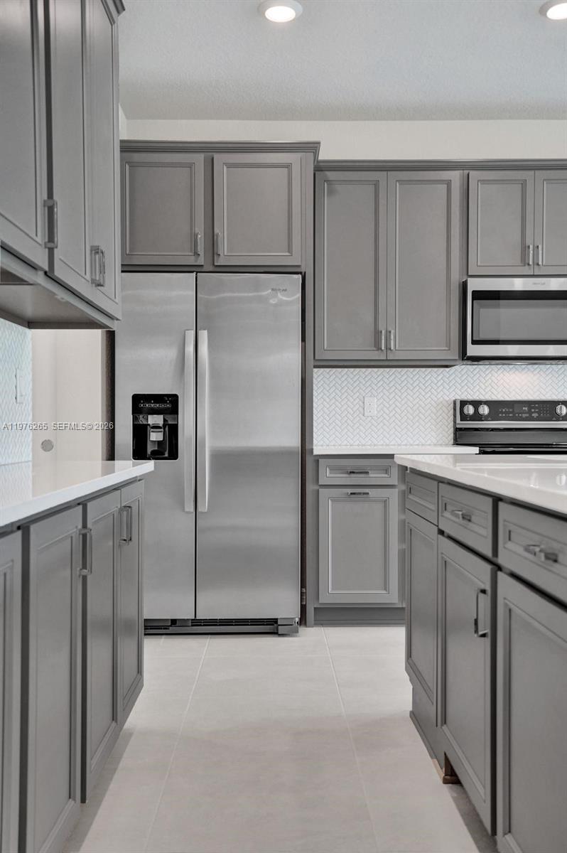 OAK TREE PROPERTY REDEVEL - Residential Lease