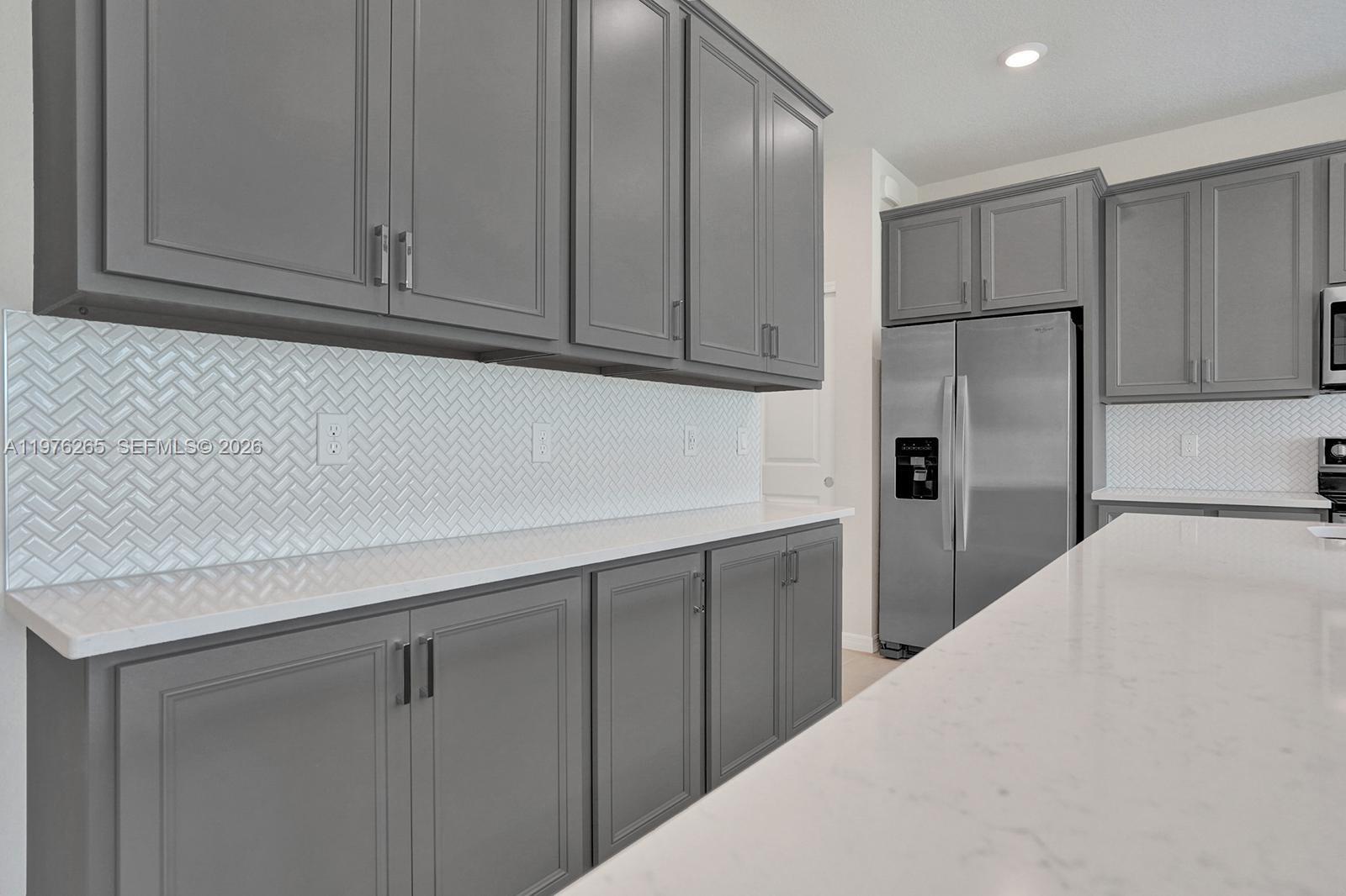 OAK TREE PROPERTY REDEVEL - Residential Lease