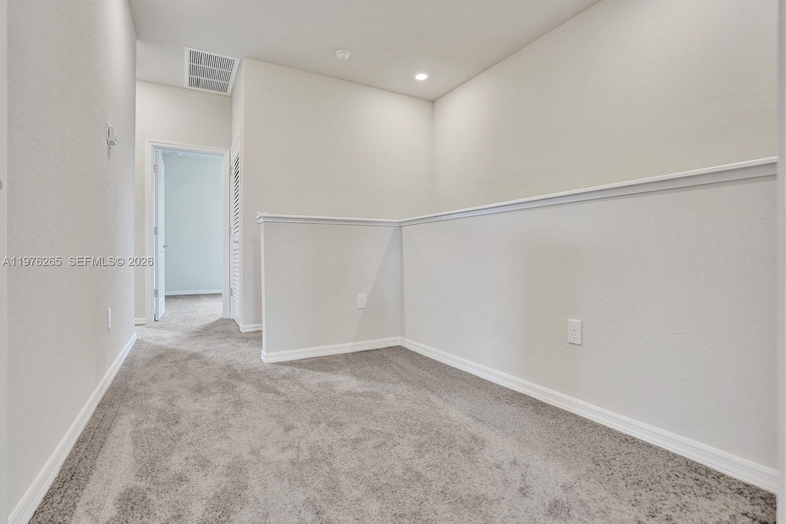 OAK TREE PROPERTY REDEVEL - Residential Lease