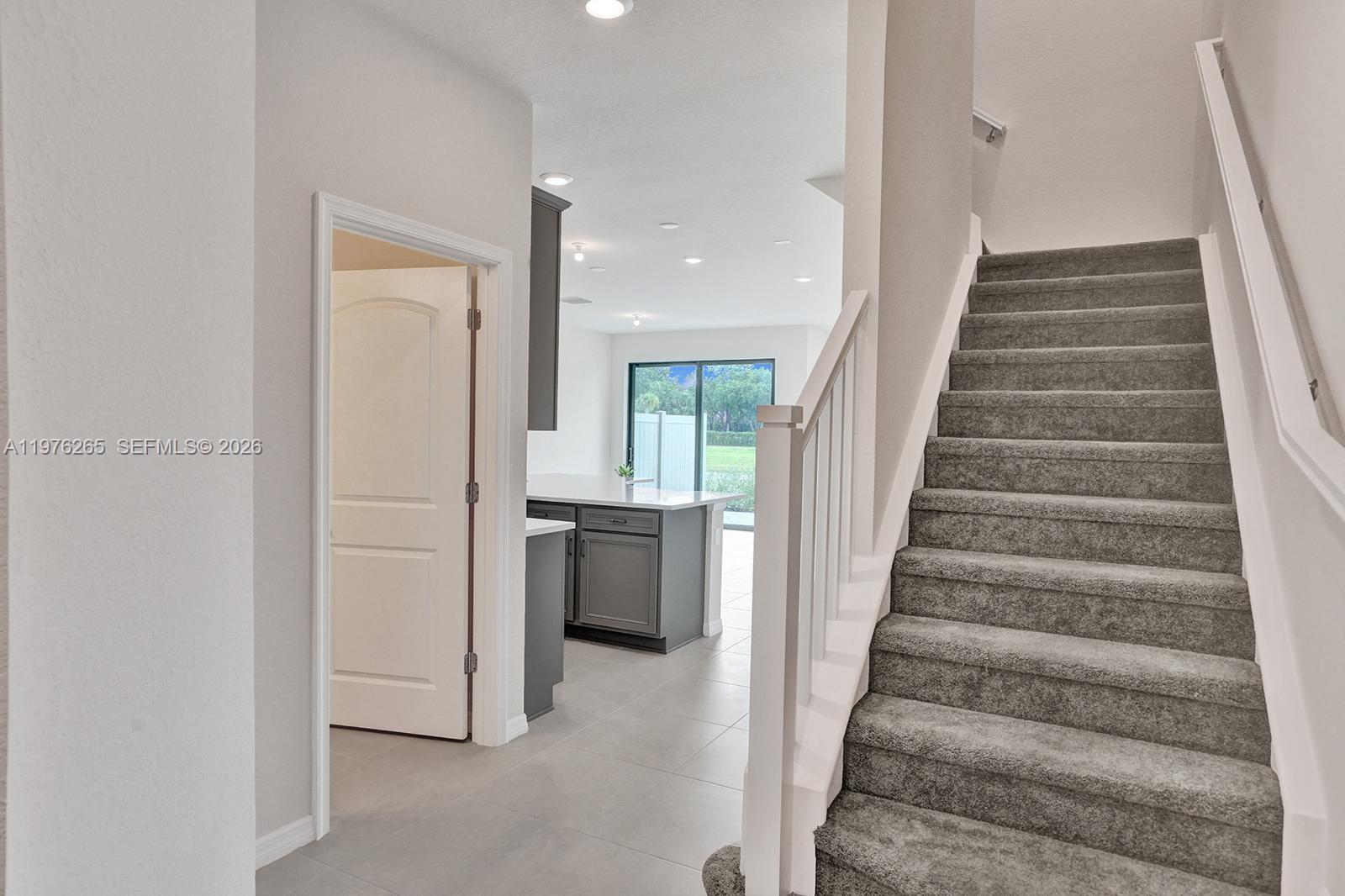 OAK TREE PROPERTY REDEVEL - Residential Lease