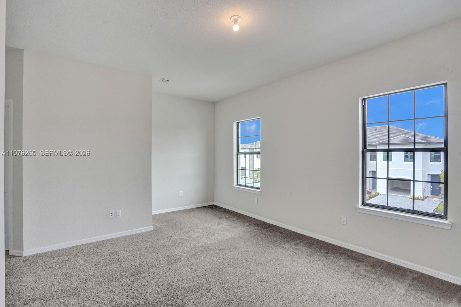 OAK TREE PROPERTY REDEVEL - Residential Lease