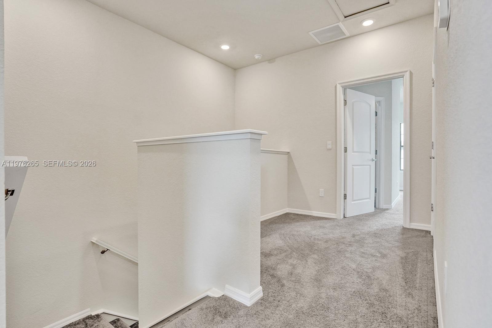 OAK TREE PROPERTY REDEVEL - Residential Lease